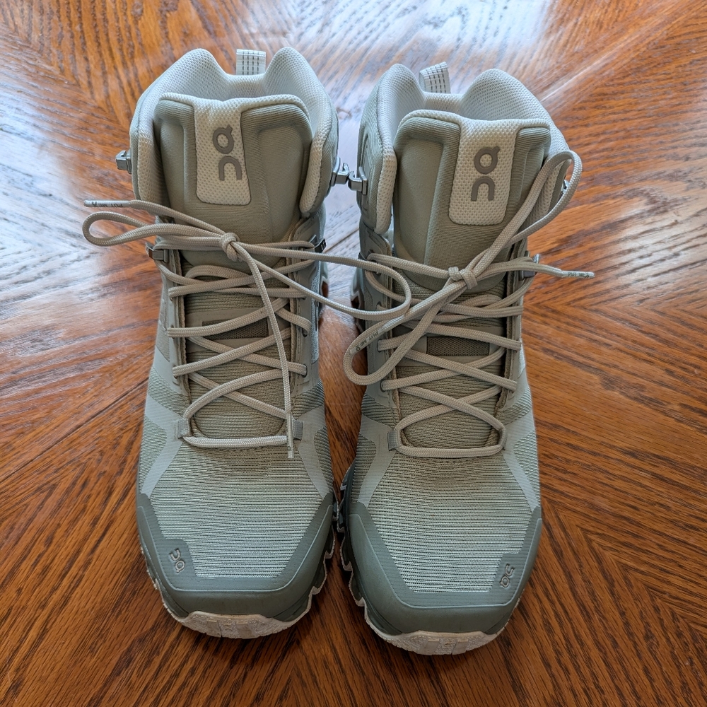 On Cloud Women's Hiking Boots 8.5 ONLY WORN ONCE